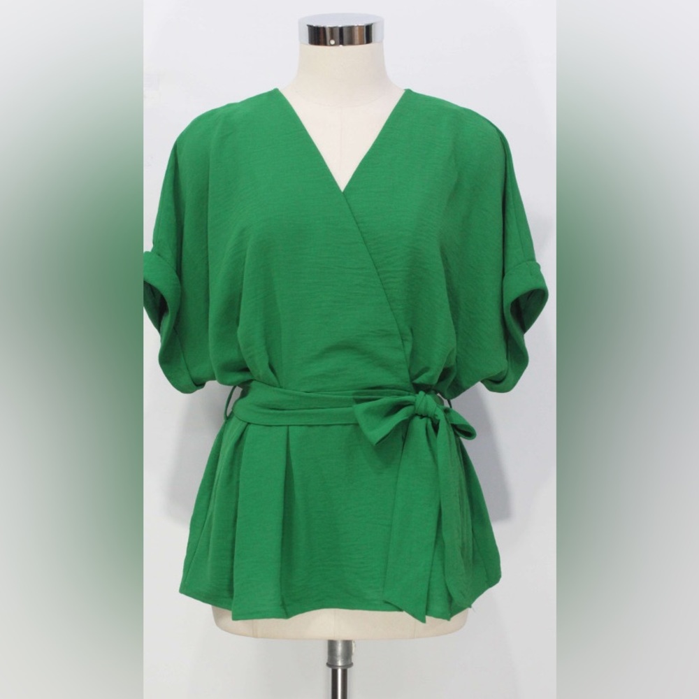 NEW!! Beautiful green kimono style top. Beautiful color and fit